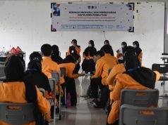 Lembaga Penelitian Mahasiswa Penalaran Universitas Negeri Makassar (LPM Penalaran UNM) mengadakan Seminar Proposal Penelitian Peserta PMP XXIV, Minggu (24/10)