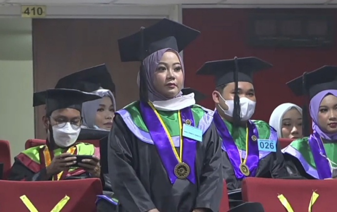 Nurul Permata Adinda, wisudawan rerbaik FBS (Foto: Ist)