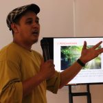 Sanovra JR menjelaskan kepada peserta DJMTD terkait pencahayaan dalam pengambilan gambar