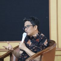 Potret Zakir Zabara saat berbicara pada acara Talkshow (Foto: Jumriani.)
