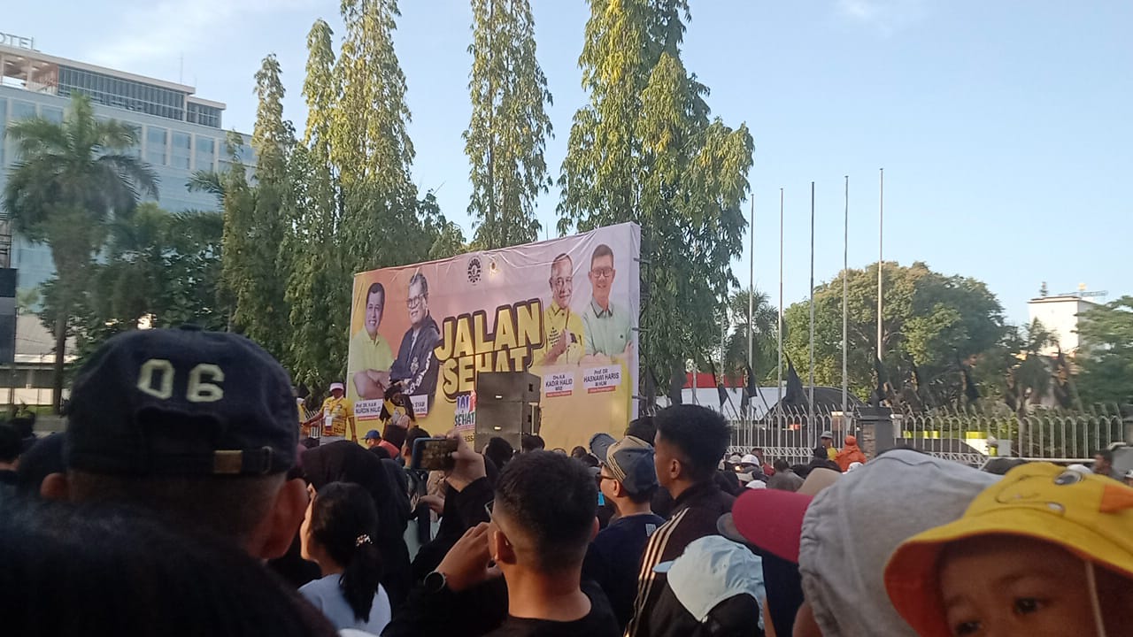 Suasana jalan sehat IKA UNM, (Foto: Sanjaya.)
