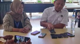 Potret M. Ichsan Ali saat melakukan konferensi pers di foodcourt pelataran menara Pinisi, (Foto:Ist.)