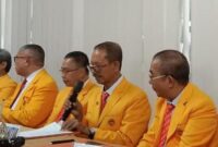 ketua panitia pemilihan rektor UNM periode 2024-2028, Hamsu Abdul Gani bersama dengan anggota senat lainnya,(Foto: Elsa Amalia)