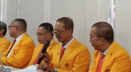 ketua panitia pemilihan rektor UNM periode 2024-2028, Hamsu Abdul Gani bersama dengan anggota senat lainnya,(Foto: Elsa Amalia)