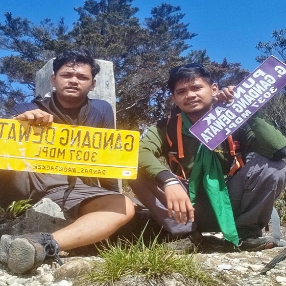Potret Mahasiswa Madipala FIP saat melakukan pendakian di Gunung Dewata, (Foto: Ist.)