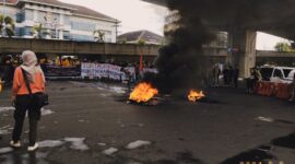 Foto aksi demo para Aliansi BEM Se-kota Makassar, (Foto: Ayu Amalia.)