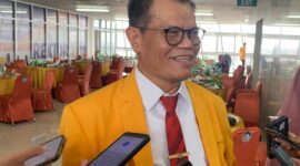Rektor UNM saat diwawancara usai pemilihan, (Foto: Farah.)