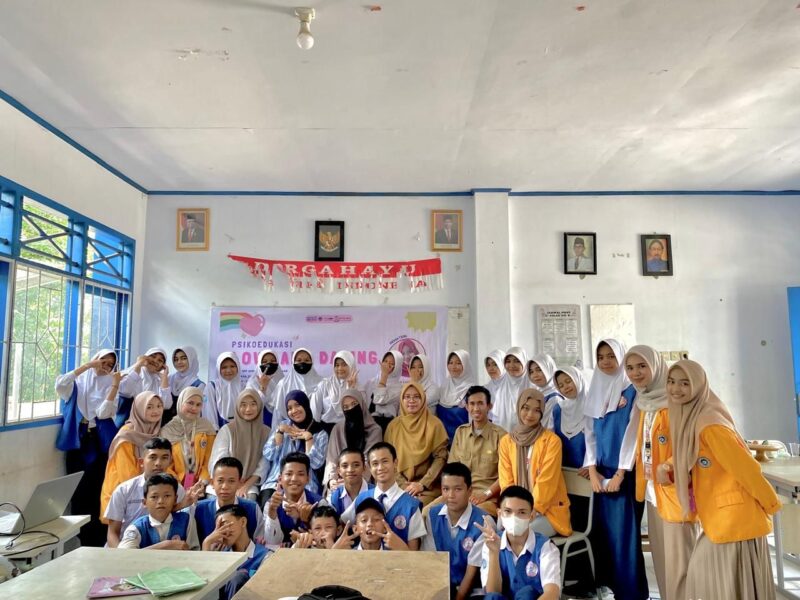 Foto bersama mahasiswa BKP Psikologi dengan Peserta didik, (Foto: Ist.)