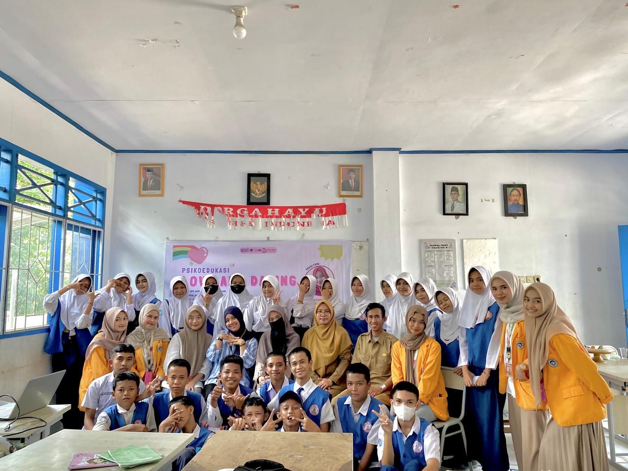 Mahasiswa BKP Psikologi bersama peserta didik