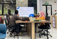 Suasana saat melakukan presentasi hasil penelitian magang, (Foto: Int.) 