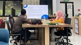 Suasana saat melakukan presentasi hasil penelitian magang, (Foto: Int.) 