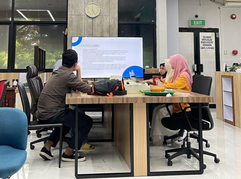 Suasana saat melakukan presentasi hasil penelitian magang, (Foto: Int.) 