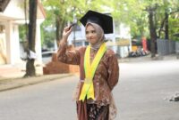 Potret Ramla setelah berhasil menjadi lulusan terbaik FIS-H Periode Juli 2024. (Foto: ist.)