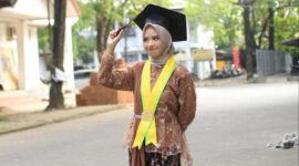 Potret Ramla setelah berhasil menjadi lulusan terbaik FIS-H Periode Juli 2024. (Foto: ist.)