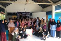 Foto bersama peserta sekolah perempuan di Desa Barugae bersama Tim PPK Ormawa LPM Profesi UNM, (Foto: doc Profesi)