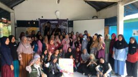 Foto bersama peserta sekolah perempuan di Desa Barugae bersama Tim PPK Ormawa LPM Profesi UNM, (Foto: doc Profesi)
