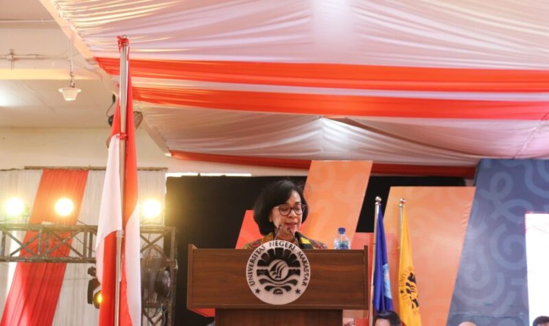Inspektur Jendral Kemendikbudristek saat menyampaikan kuliah umum pada acara PKKMB, (Foto: Yusri Saputra.)