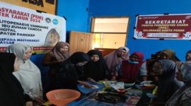 Dokumentasi suasana pelatihan pengolahan udang pada ibu ibu rumahtangga di Kelurahan Bonto Perak,(Foto:Ist.)