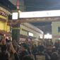 Foto kondisi mahasiswa yang menunggu di depan Polrestabes Makassar, (Foto: Int.)