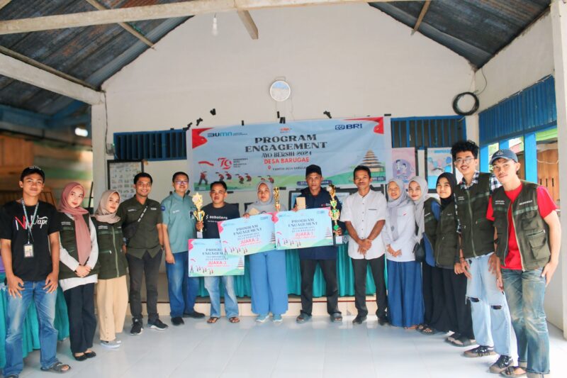 Foto bersama panitia, pihak BRI, dan perangkat Desa, (Foto: Ist)