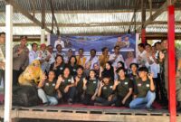 Foto bersama Tim PPK Ormawa HMJ Geografi FMIPA UNM bersama Pj Bupati Jeneponto dan beberapa perangkat desa setempat, (Foto: Ist.)
