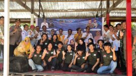 Foto bersama Tim PPK Ormawa HMJ Geografi FMIPA UNM bersama Pj Bupati Jeneponto dan beberapa perangkat desa setempat, (Foto: Ist.)