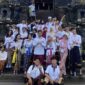 Foto kegiatan mahasiswa dari berbagai agama pada kegiatan kunjungan ke Pura Agung Besakih yang mencerminkan keberagaman, (Foto: Ibnu Qayyum Abdullah)
