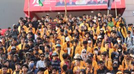 Mahasiswa UNM saat menyerbu gedung DPRD Provinsi Sulawesi Selatan, (Foto: Dokumentasi Profesi.)