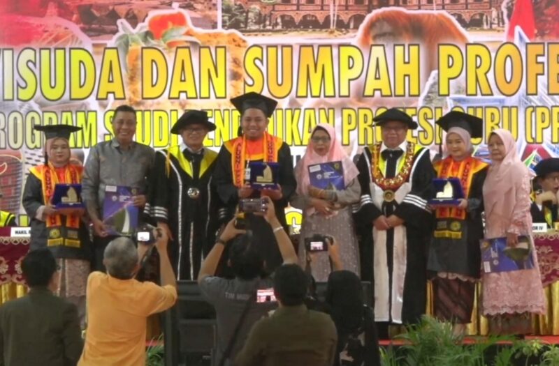 Foto bersama mahasiswa terbaik PPG Pra Jabatan, (Foto: Int.)
