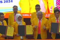 Proses penandatanganan pakta integritas dalam rangka pencanangan UNM sebagai zona integritas bebas korupsi, (Foto:Int.)