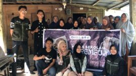 Foto Bersama Peserta Sekolah Perempuan bersama pemateri dan Tim PPK Ormawa LPM Profesi UNM, (Foto: Doc. Profesi)