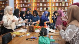 Suasana pembuatan karya anyaman, (Ist.) 