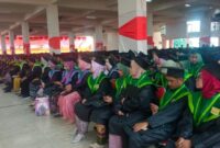 Foto kegiatan wisuda Universitas Negeri Makassar di Pelataran Menara Pinisi, (Foto: Dok. Profesi)