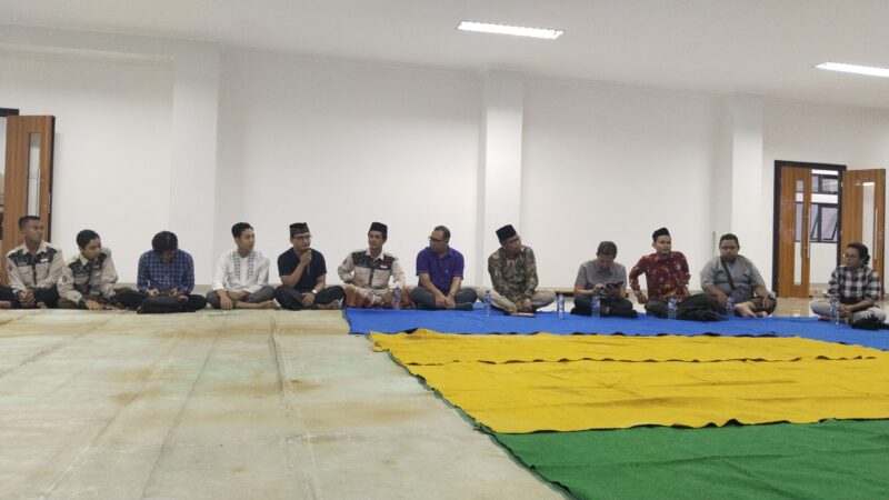 Foto kegiatan buka puasa bersama yang dihadiri beberapa penganut agama lainnya, (Foto: Ibnu Qayyum Abdullah.)