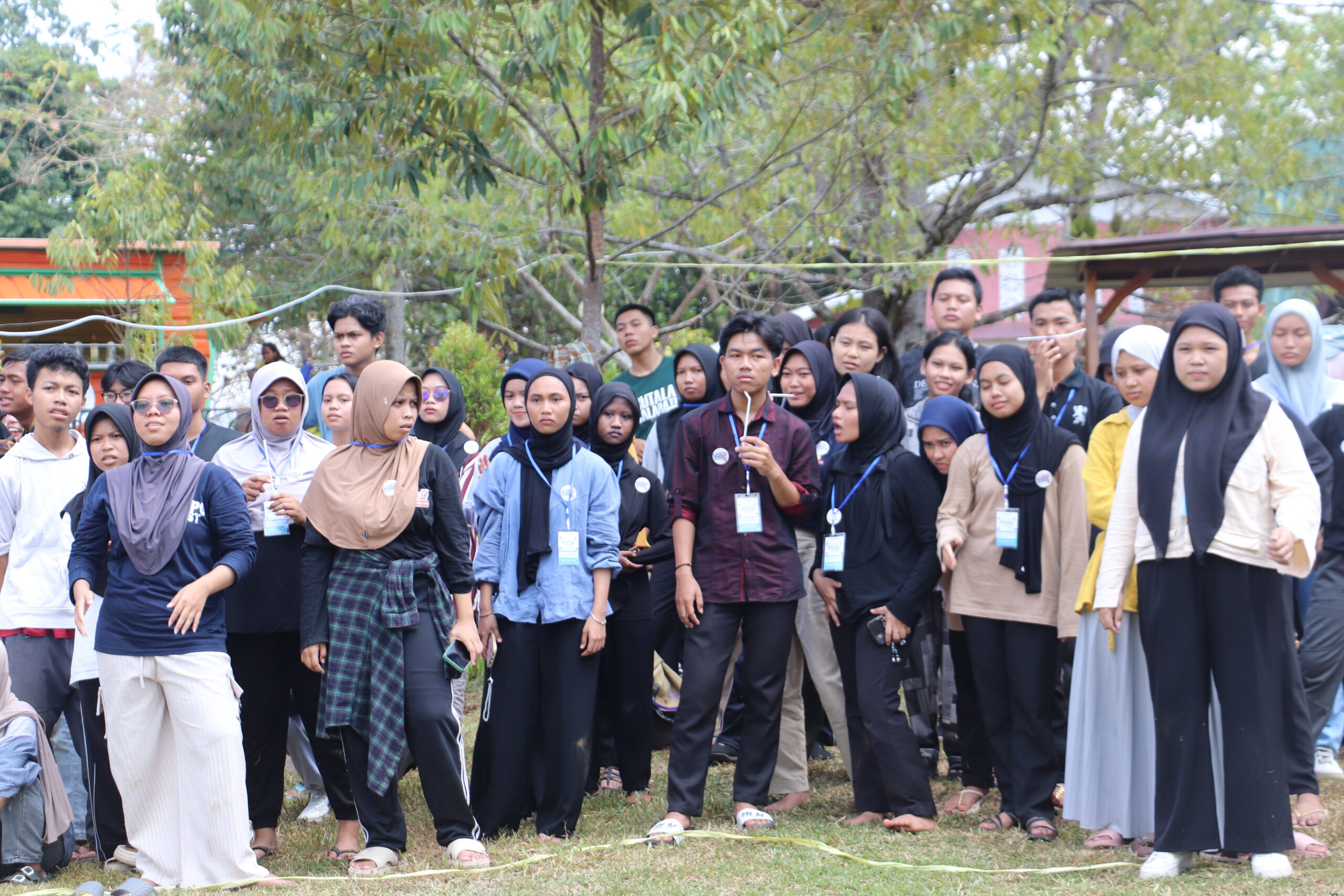 Potret Peserta Sedang Melakukan Outbond, (Foto: Sunan Jaya)