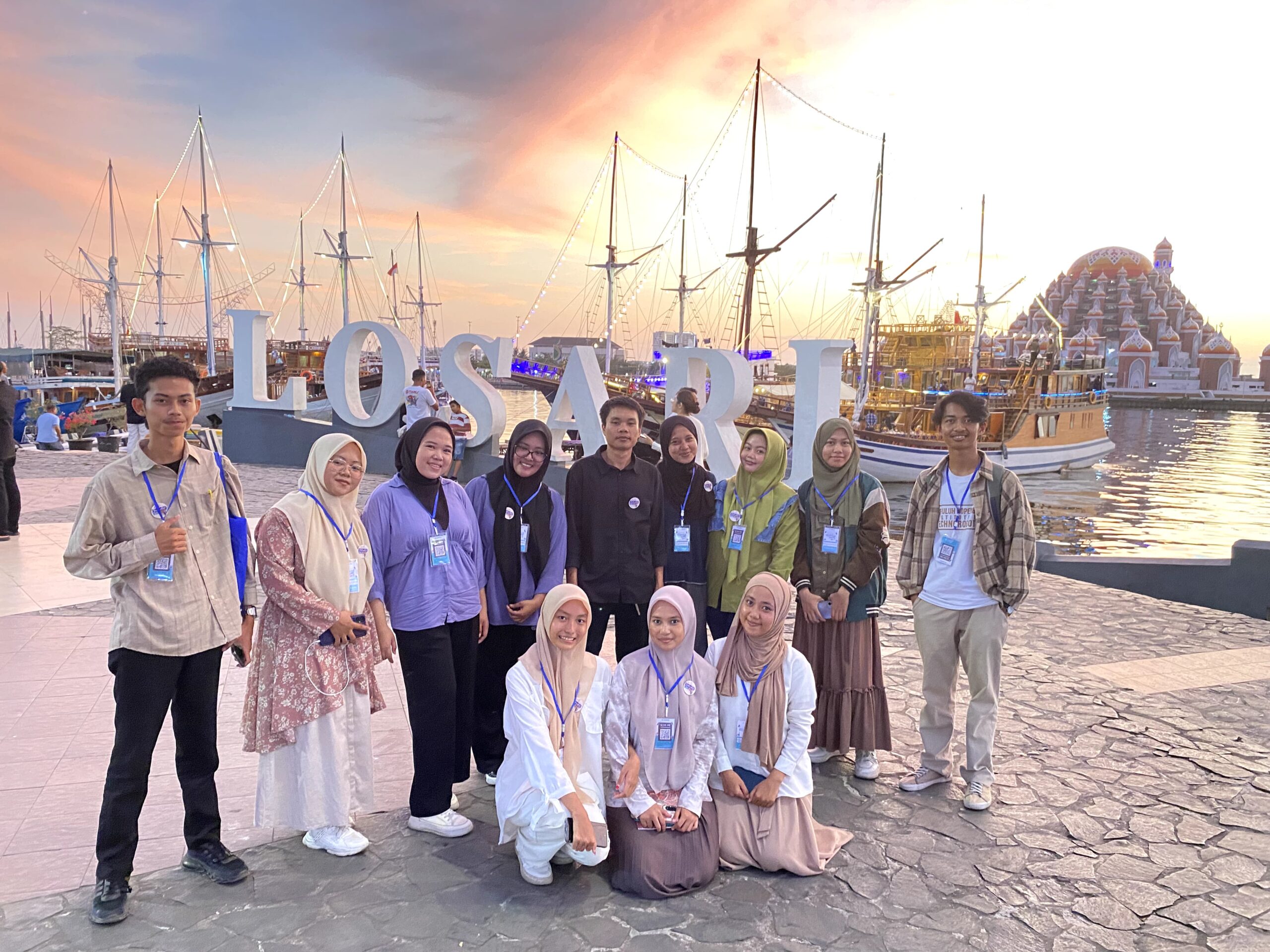 Potret Peserta DJMTD 2024 Saat Lakukan Investigasi di Pantai Losari, (Foto: Dok. Profesi)