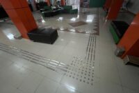 Potret layanan guiding block yang dipasang di kampus FIP UNM, (Foto: Doc. Profesi)