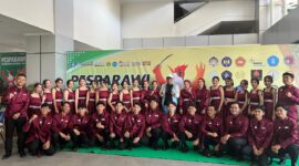 Foto bersama Tim Paduan Suara Mahasiswa (PSM) Pinisi Choir Universitas Negeri makassar (UNM) di lokasi berlangsungnya ajang Pesta Paduan Suara Gerejawi (PESPARAWI), (Foto: Ist.)