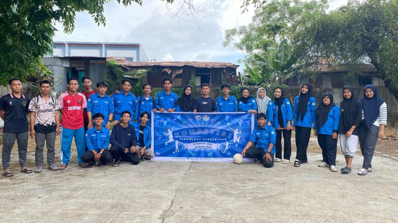 Foto bersama panitia Kompetisi Teknologi Pendidikan HIMATEP, (Foto: Muhammad Fauzan Akbar.)