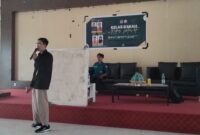 Potret Aswar saat menyampaikan materi pada kegiatan Kelas Ilmiah: Kupas Tuntas KTI, (Foto: Novita Febriyanti)