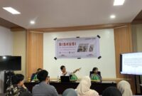 Pemaparan materi dari Aslan Abidin dalam Diskusi Perayaan Bulan Bahasa, (Foto: Ist.)