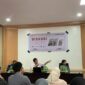 Pemaparan materi dari Aslan Abidin dalam Diskusi Perayaan Bulan Bahasa, (Foto: Ist.)