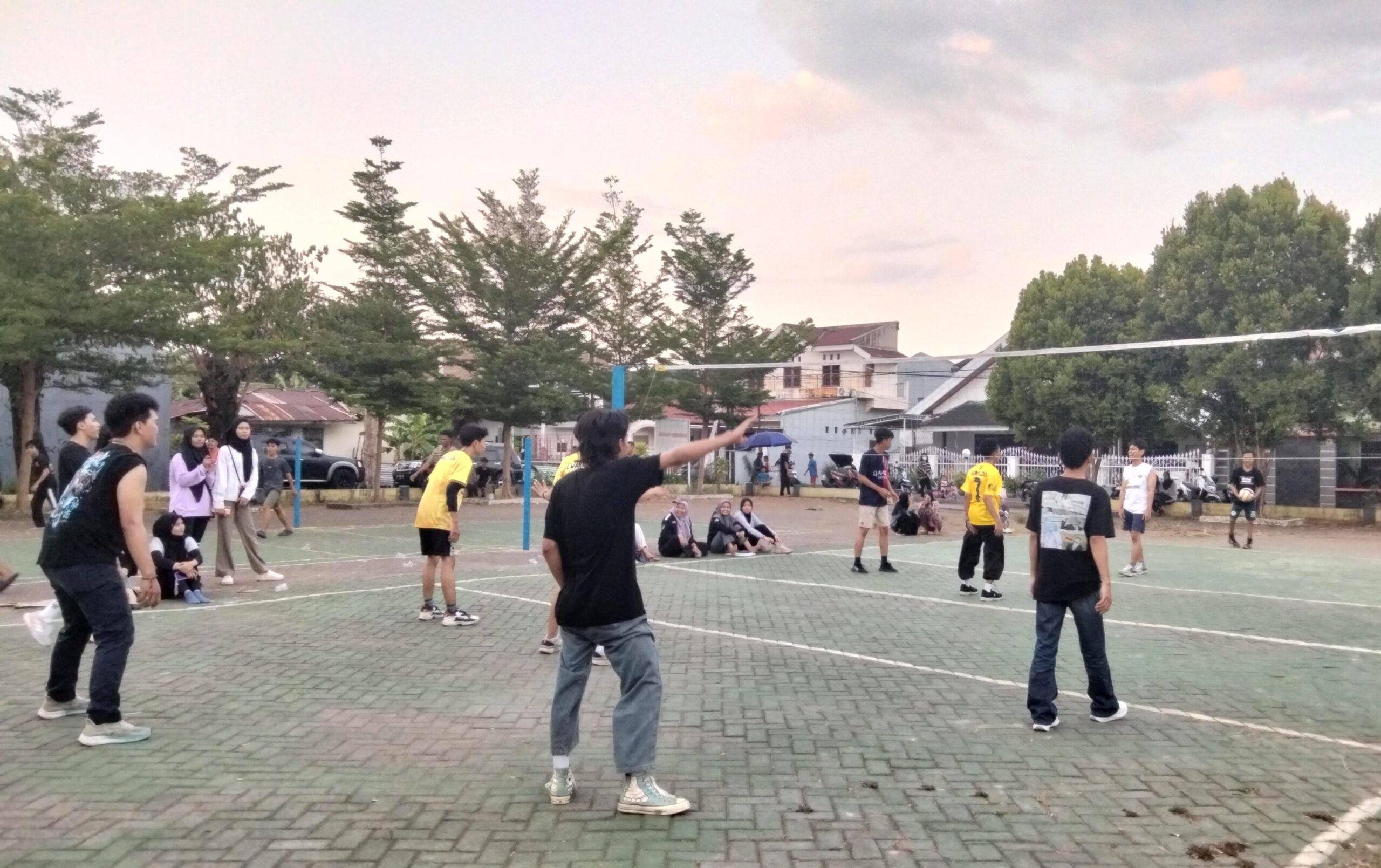 Potret berlangsungnya olahraga volly, salah satu cabang olahraga yang dipertandingkan dalam kegiatan SPARTA di Lapangan Volly Agraria, (Foto: Novita Febriyanti.)