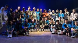 Seluruh tim UKM Seni UNM, saat menerima penghargaan FTMI XVII, (Foto:Int.)