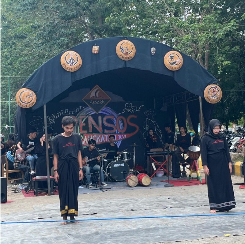 Penampilan PENSOS dari Aksara FIP UNM (Foto: Ist.)