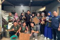 Foto Tim Program Studi Akuntansi S1 UNM dan Tim Program Studi Bahasa dan Sastra UMI dalam Kegiatan sesi wawancara dengan pemilik PT Sitinaja Global Ekspor didampingi oleh dosen pendamping lapangan dari UMI, (Foto: Ist.)