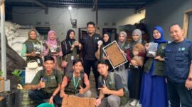 Foto Tim Program Studi Akuntansi S1 UNM dan Tim Program Studi Bahasa dan Sastra UMI dalam Kegiatan sesi wawancara dengan pemilik PT Sitinaja Global Ekspor didampingi oleh dosen pendamping lapangan dari UMI, (Foto: Ist.)