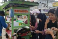 Dokumentasi Situasi Proses Jual-Beli Es Dawet Depan FIP UNM, (Foto: Florencya Alnisa Christin)