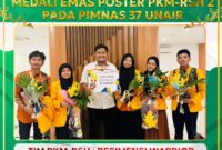 Foto bersama tim PKM FIP UNM dan dosen pendampingnya sebagai peraih medali emas kategori poster PKM-RSH dalam PIMNAS ke-37 Unair, (Foto: Ist.)