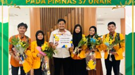 Foto bersama tim PKM FIP UNM dan dosen pendampingnya sebagai peraih medali emas kategori poster PKM-RSH dalam PIMNAS ke-37 Unair, (Foto: Ist.)